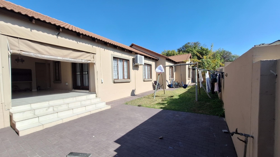 3 Bedroom Property for Sale in Thatchfield Hills Gauteng