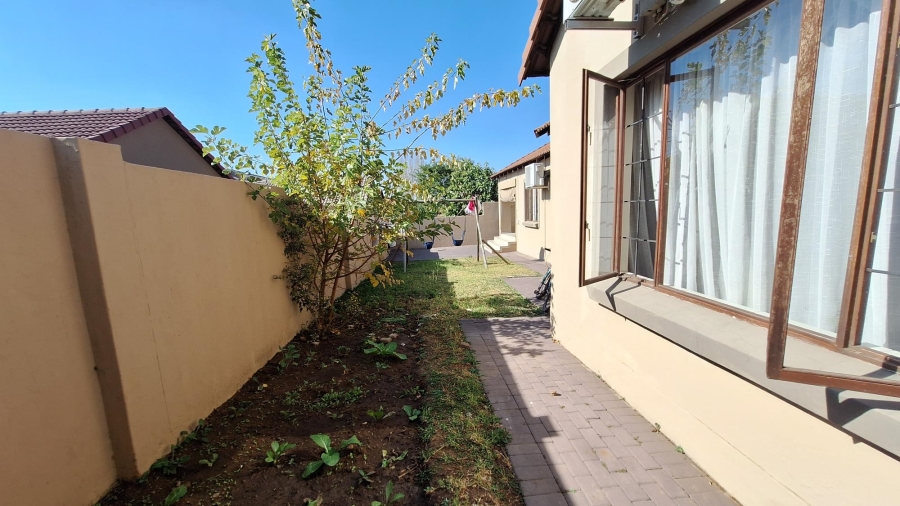 3 Bedroom Property for Sale in Thatchfield Hills Gauteng