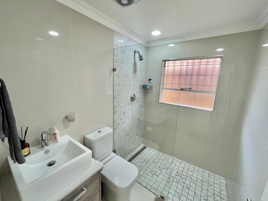 4 Bedroom Property for Sale in Barbeque Downs Gauteng