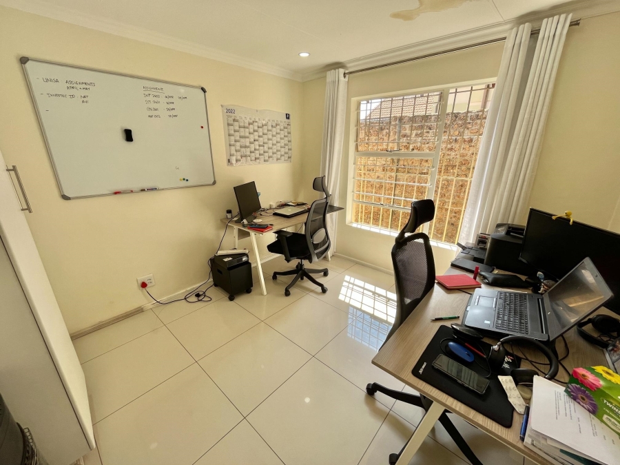4 Bedroom Property for Sale in Barbeque Downs Gauteng