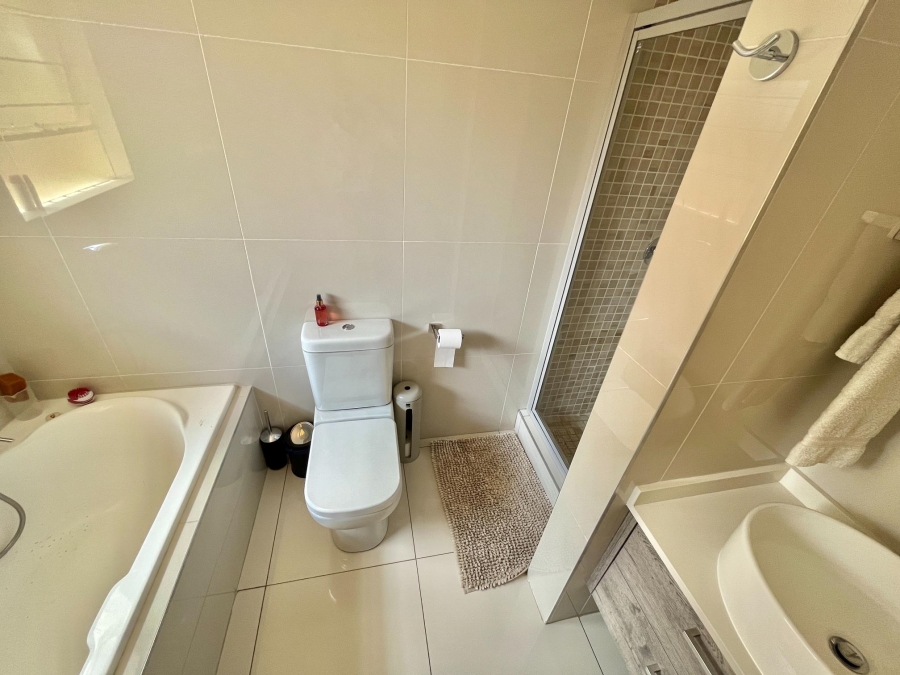 4 Bedroom Property for Sale in Barbeque Downs Gauteng