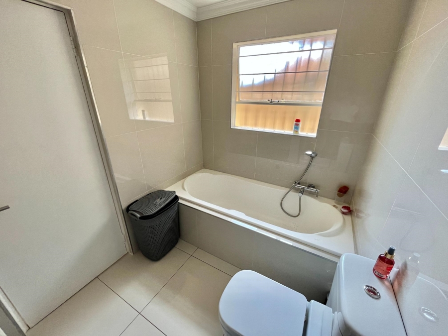 4 Bedroom Property for Sale in Barbeque Downs Gauteng
