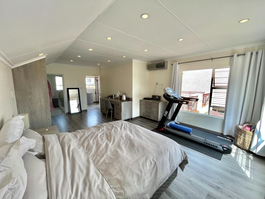 4 Bedroom Property for Sale in Barbeque Downs Gauteng