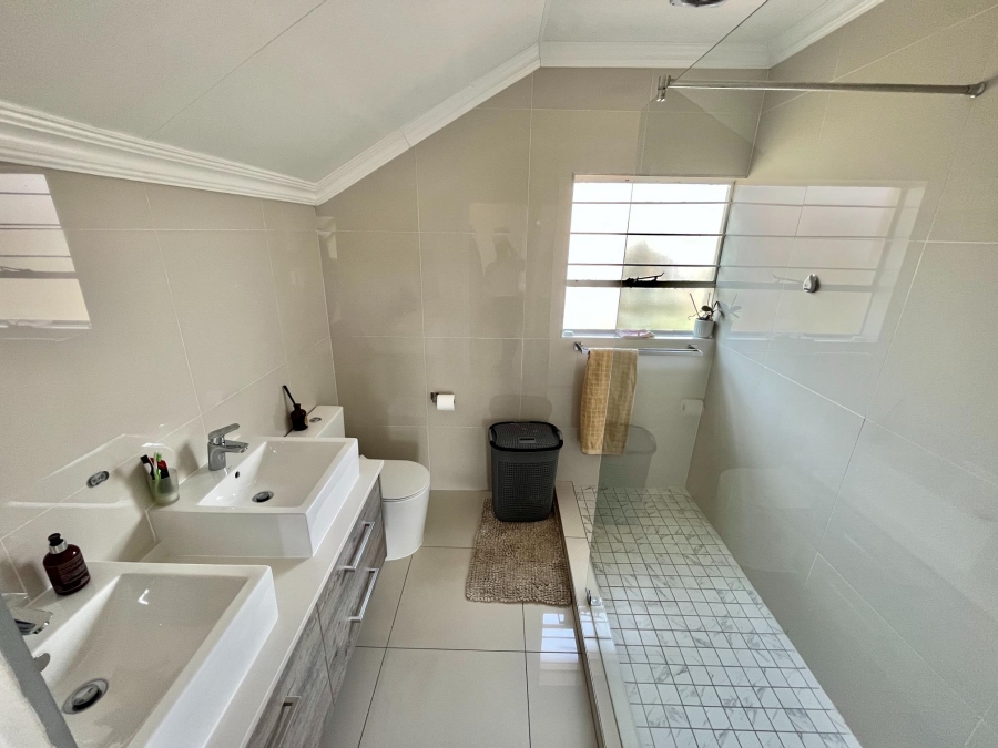 4 Bedroom Property for Sale in Barbeque Downs Gauteng
