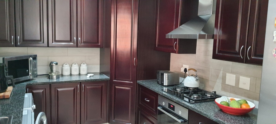 2 Bedroom Property for Sale in Greenstone Hill Gauteng