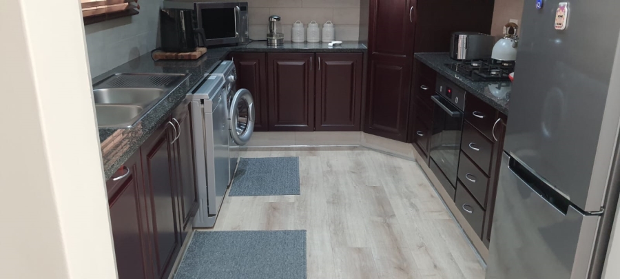 2 Bedroom Property for Sale in Greenstone Hill Gauteng