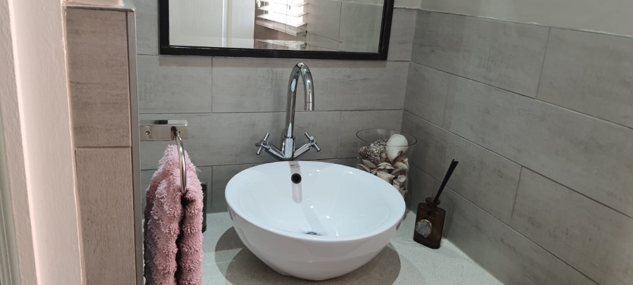 2 Bedroom Property for Sale in Greenstone Hill Gauteng