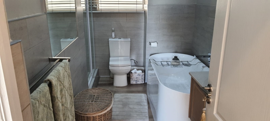 2 Bedroom Property for Sale in Greenstone Hill Gauteng
