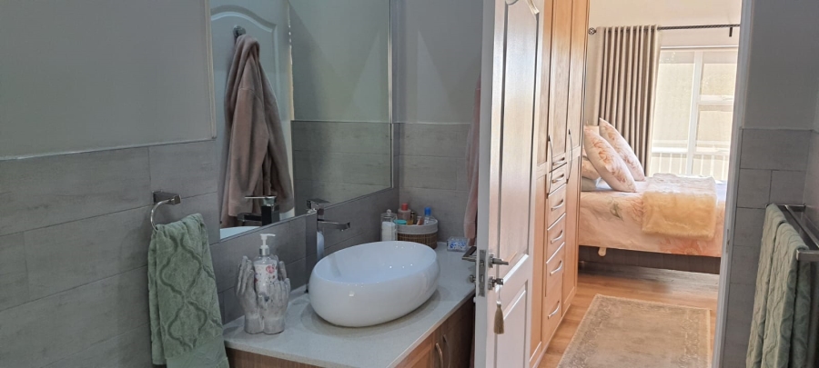 2 Bedroom Property for Sale in Greenstone Hill Gauteng