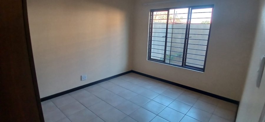 To Let 2 Bedroom Property for Rent in Greenhills Gauteng