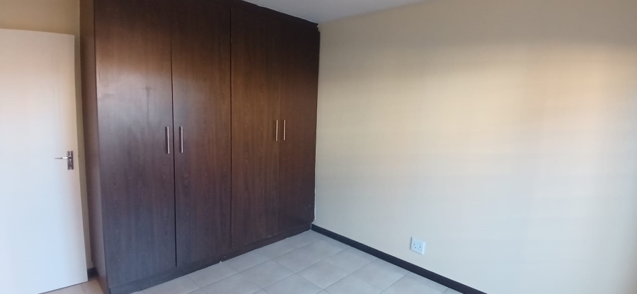 To Let 2 Bedroom Property for Rent in Greenhills Gauteng