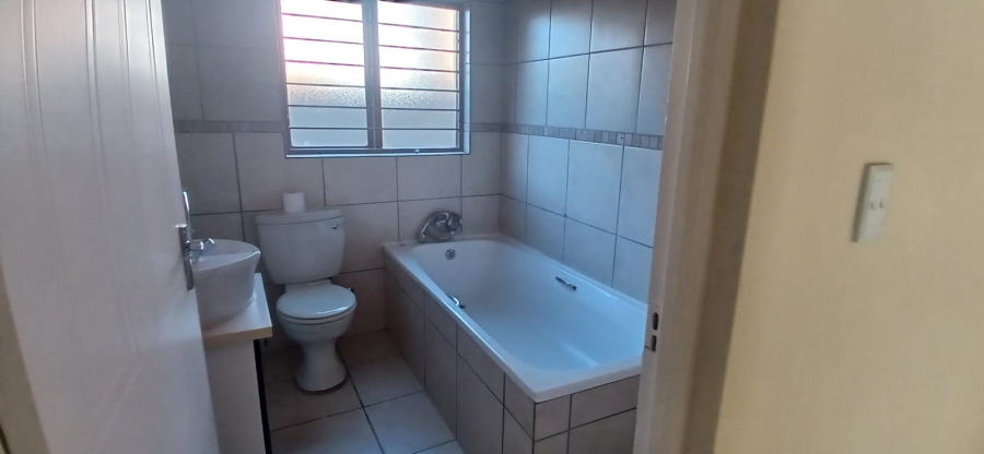 To Let 2 Bedroom Property for Rent in Greenhills Gauteng