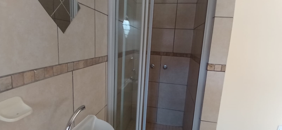 To Let 2 Bedroom Property for Rent in Greenhills Gauteng