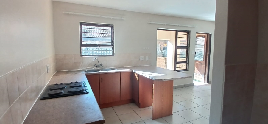 To Let 2 Bedroom Property for Rent in Randpoort Gauteng