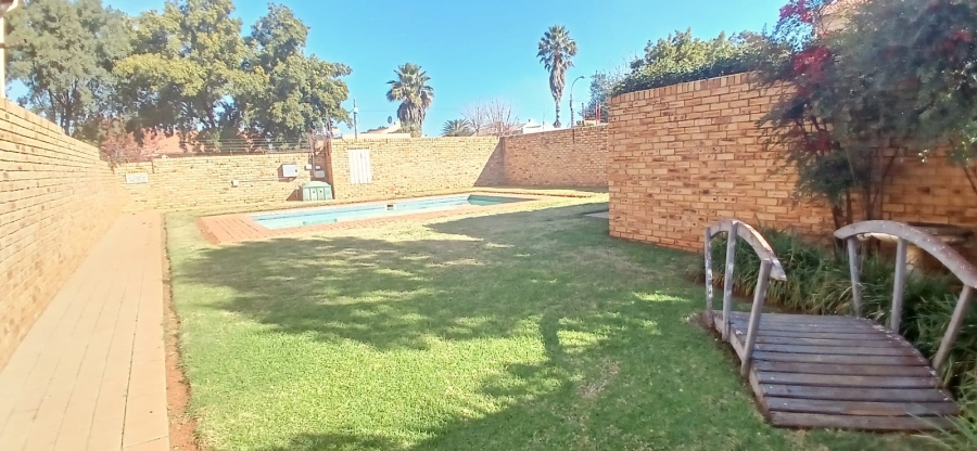 To Let 2 Bedroom Property for Rent in Randpoort Gauteng