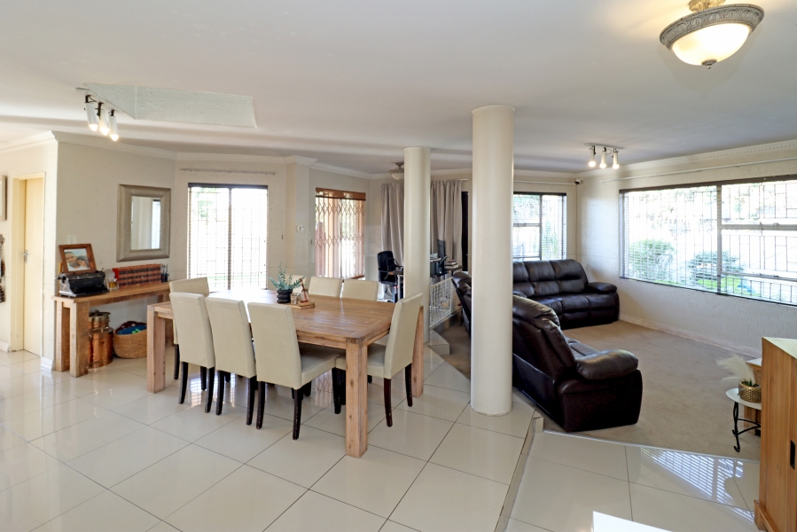 4 Bedroom Property for Sale in Corlett Gardens Gauteng