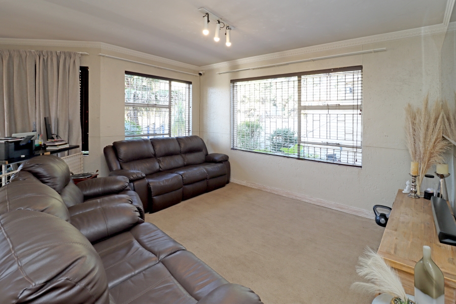 4 Bedroom Property for Sale in Corlett Gardens Gauteng