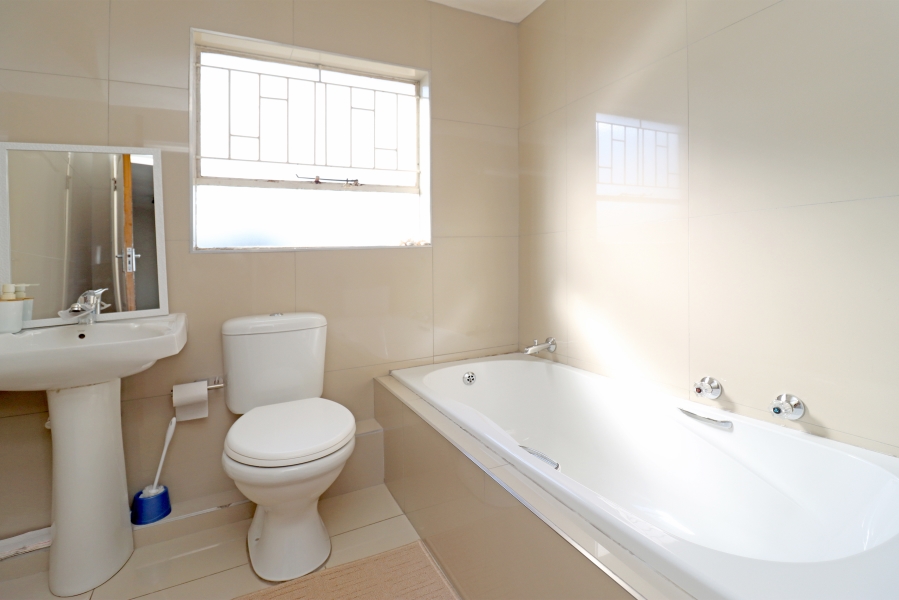 4 Bedroom Property for Sale in Corlett Gardens Gauteng