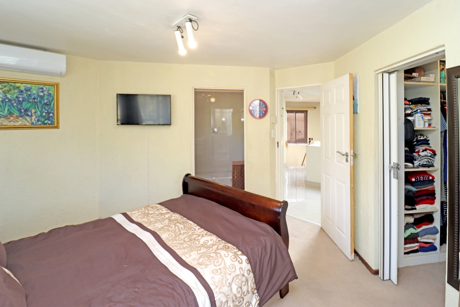 4 Bedroom Property for Sale in Corlett Gardens Gauteng