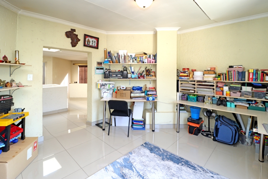 4 Bedroom Property for Sale in Corlett Gardens Gauteng