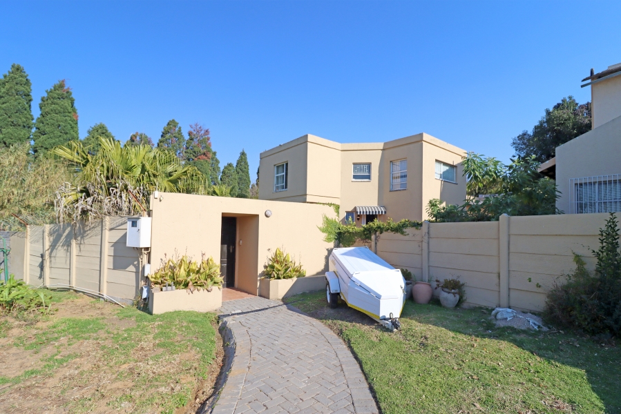 4 Bedroom Property for Sale in Corlett Gardens Gauteng