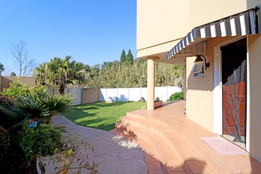 4 Bedroom Property for Sale in Corlett Gardens Gauteng