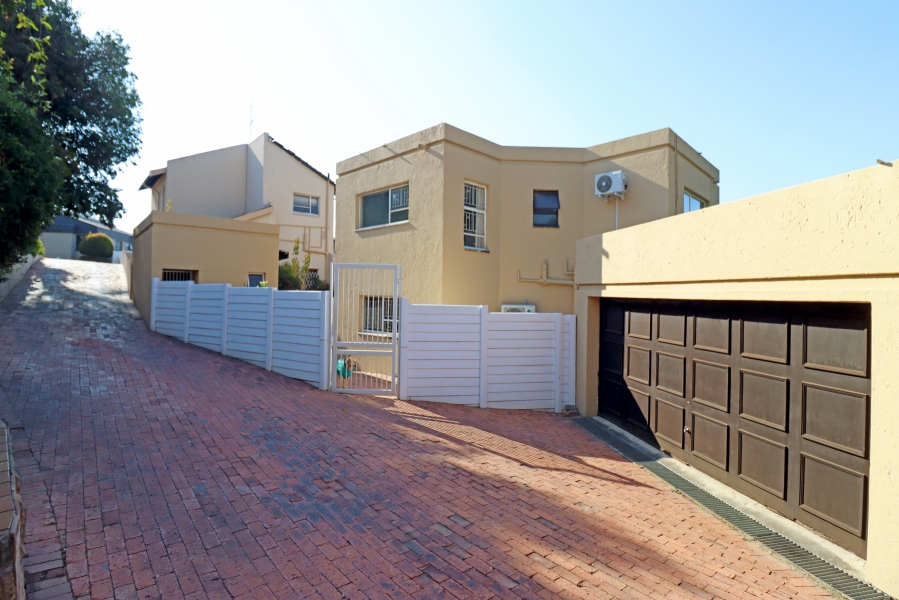 4 Bedroom Property for Sale in Corlett Gardens Gauteng