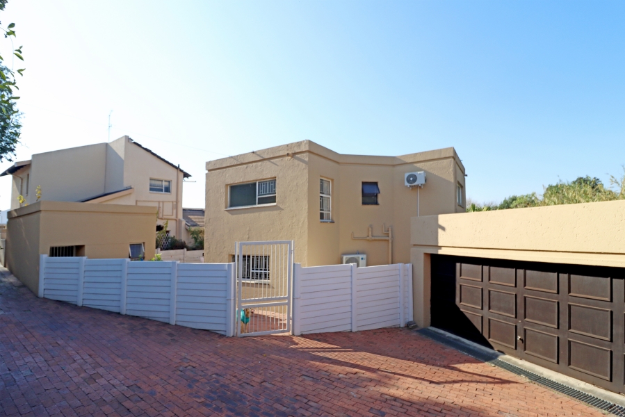 4 Bedroom Property for Sale in Corlett Gardens Gauteng