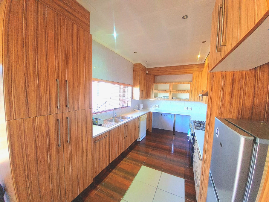 To Let 4 Bedroom Property for Rent in Edenvale Central Gauteng