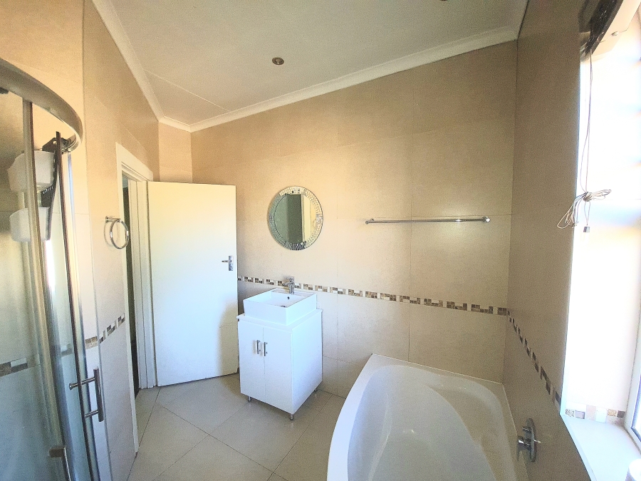 To Let 4 Bedroom Property for Rent in Edenvale Central Gauteng