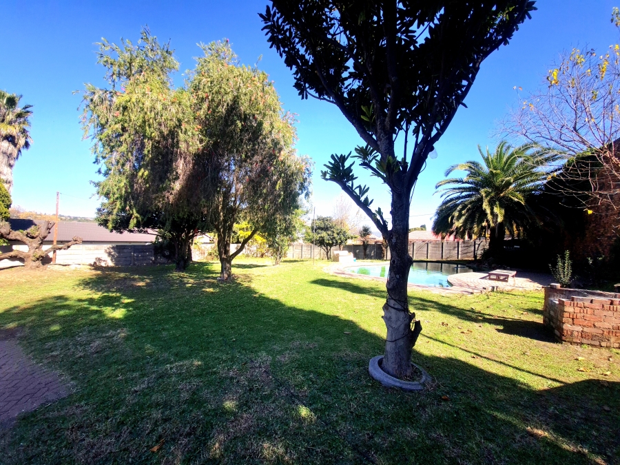 To Let 4 Bedroom Property for Rent in Edenvale Central Gauteng