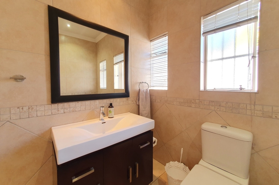 5 Bedroom Property for Sale in Three Rivers Gauteng