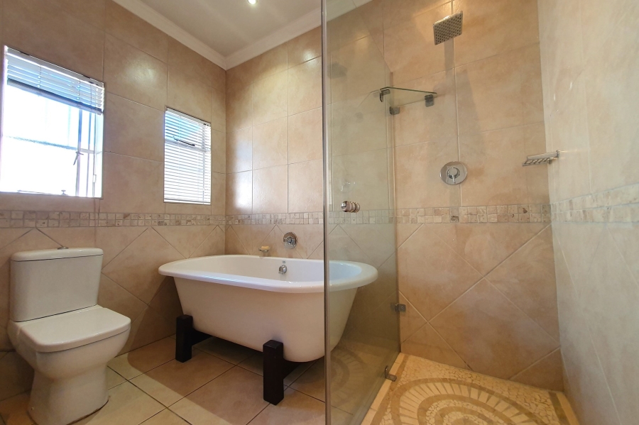 5 Bedroom Property for Sale in Three Rivers Gauteng