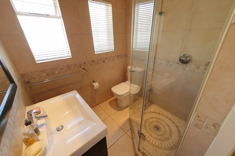 5 Bedroom Property for Sale in Three Rivers Gauteng