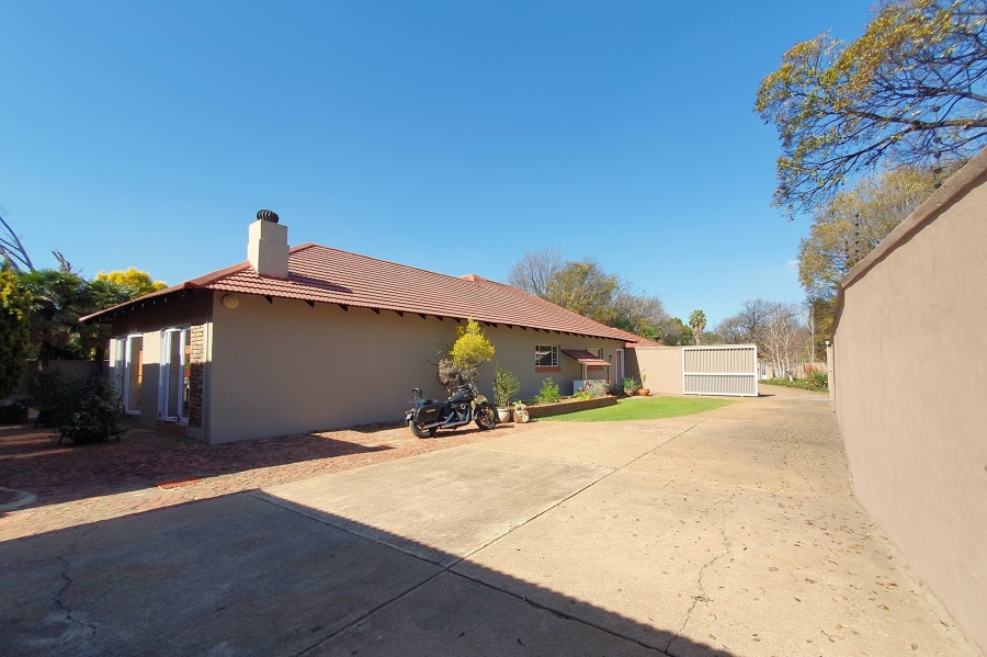 5 Bedroom Property for Sale in Three Rivers Gauteng