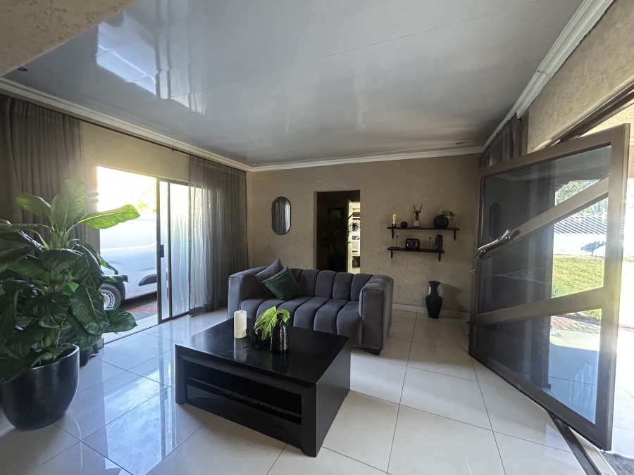 To Let 4 Bedroom Property for Rent in Claremont Gauteng