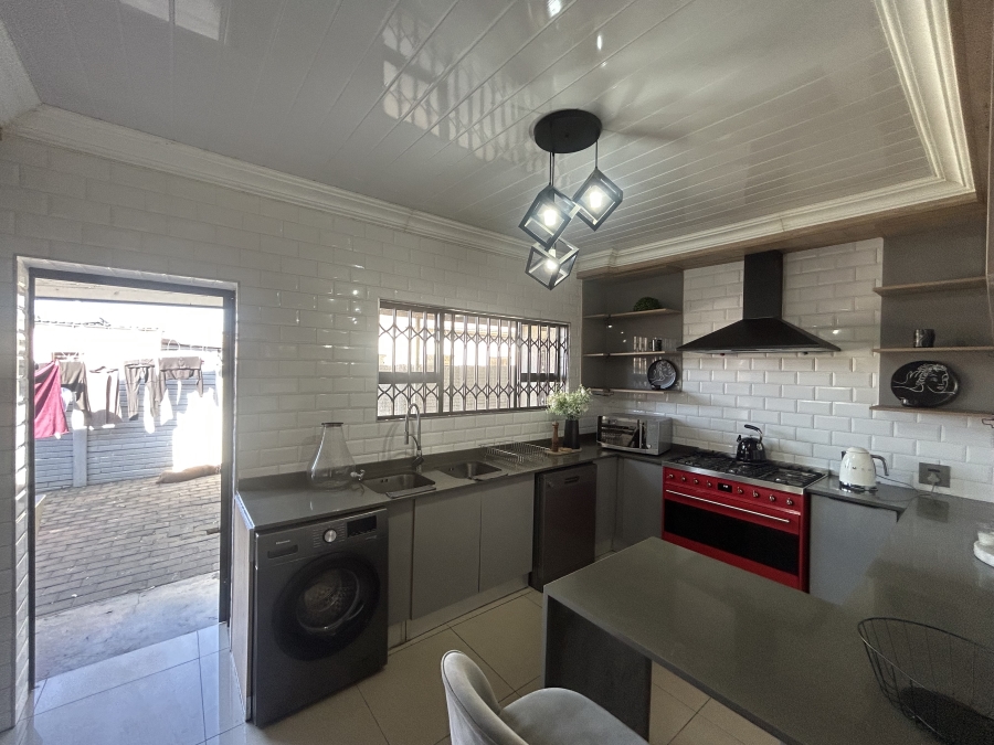 To Let 4 Bedroom Property for Rent in Claremont Gauteng