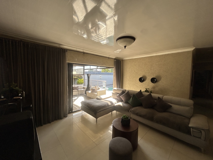 To Let 4 Bedroom Property for Rent in Claremont Gauteng