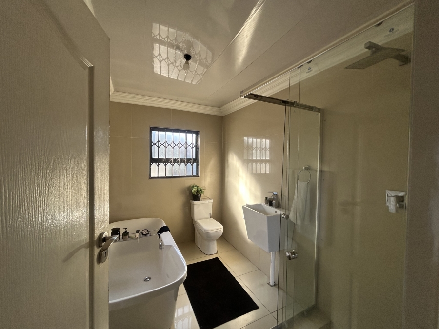 To Let 4 Bedroom Property for Rent in Claremont Gauteng