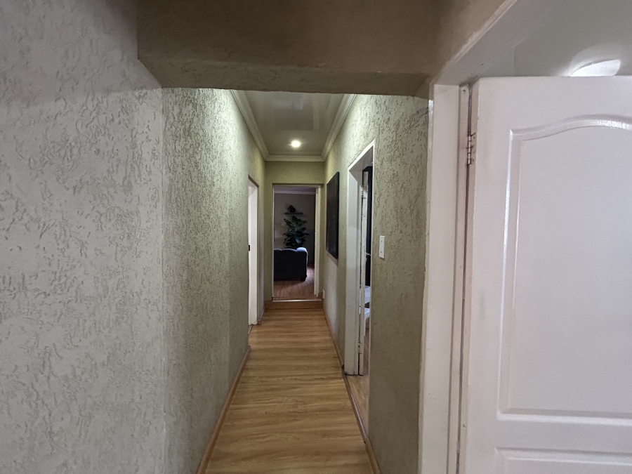 To Let 4 Bedroom Property for Rent in Claremont Gauteng