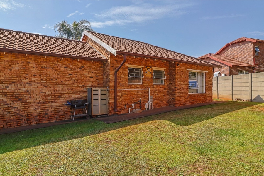 2 Bedroom Property for Sale in Weltevreden Park Gauteng