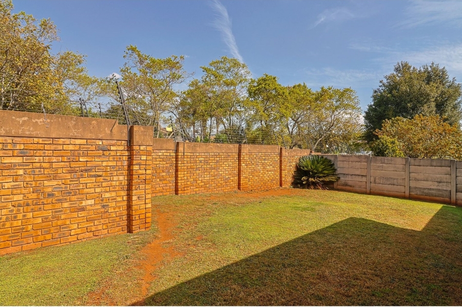 2 Bedroom Property for Sale in Weltevreden Park Gauteng
