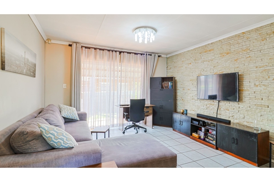 2 Bedroom Property for Sale in Weltevreden Park Gauteng