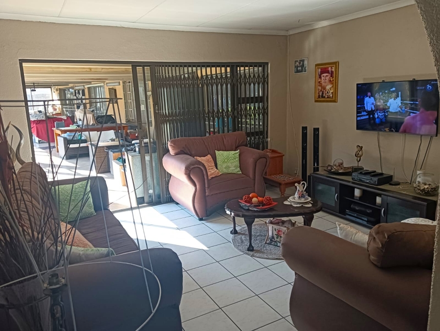 6 Bedroom Property for Sale in Van Riebeeck Park Gauteng