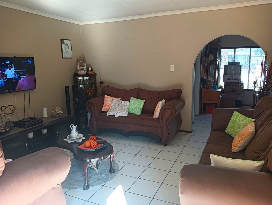 6 Bedroom Property for Sale in Van Riebeeck Park Gauteng