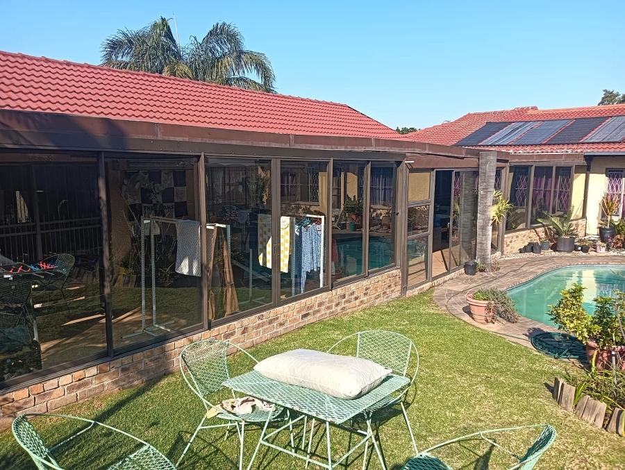 6 Bedroom Property for Sale in Van Riebeeck Park Gauteng