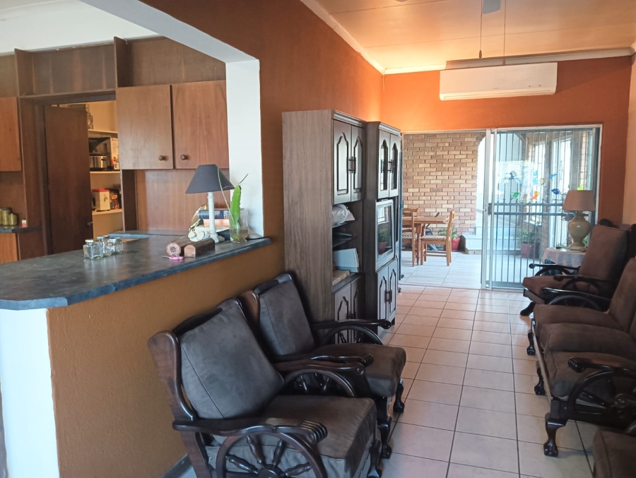 6 Bedroom Property for Sale in Van Riebeeck Park Gauteng