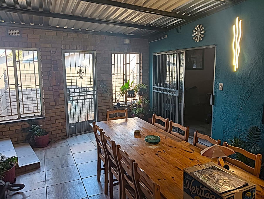 6 Bedroom Property for Sale in Van Riebeeck Park Gauteng