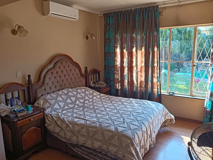 6 Bedroom Property for Sale in Van Riebeeck Park Gauteng