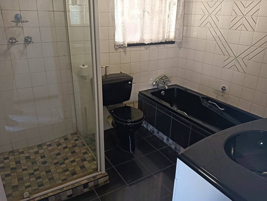 6 Bedroom Property for Sale in Van Riebeeck Park Gauteng